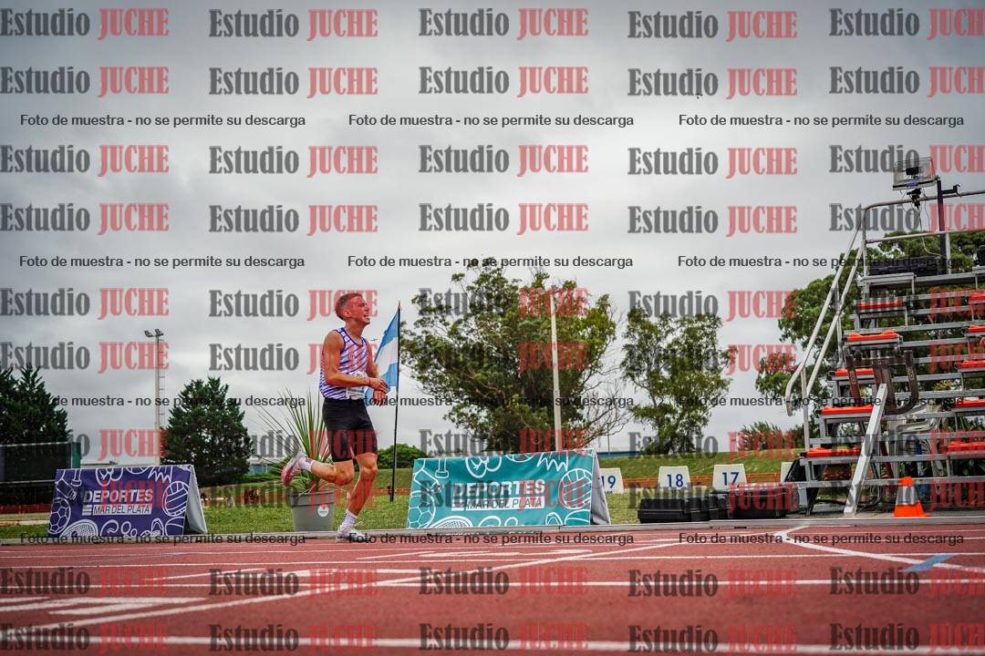 Fotos de los 3000 m con obstáculos de varones