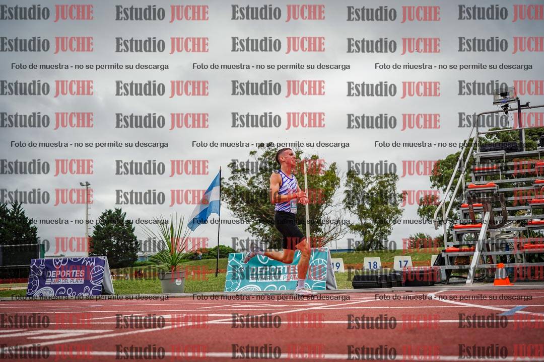 Fotos de los 3000 m con obstáculos de varones