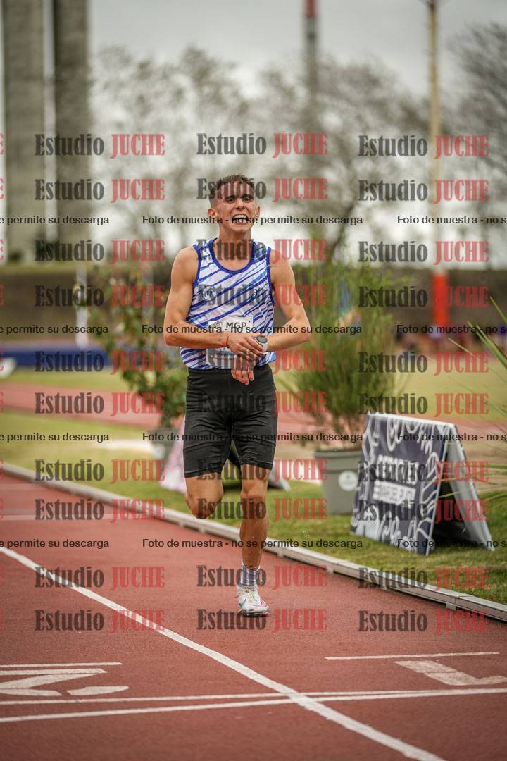 Fotos de los 3000 m con obstáculos de varones