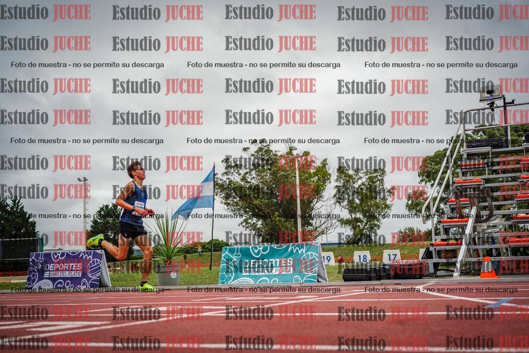Fotos de los 3000 m con obstáculos de varones