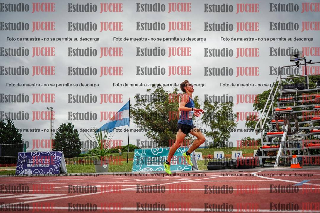 Fotos de los 3000 m con obstáculos de varones
