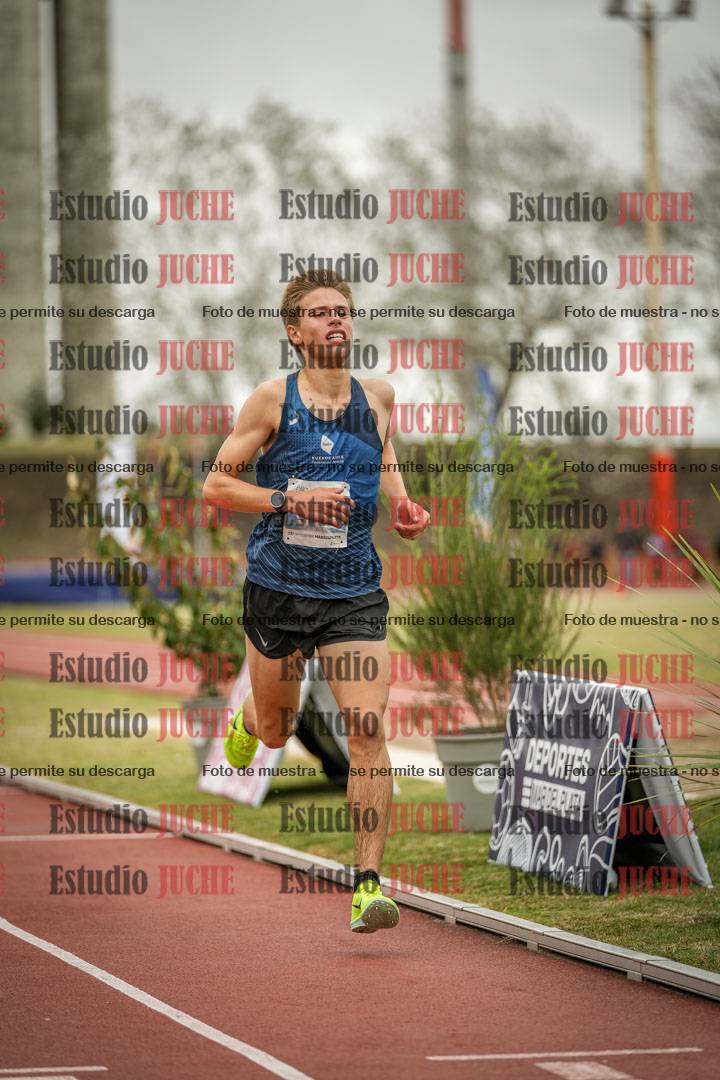 Fotos de los 3000 m con obstáculos de varones