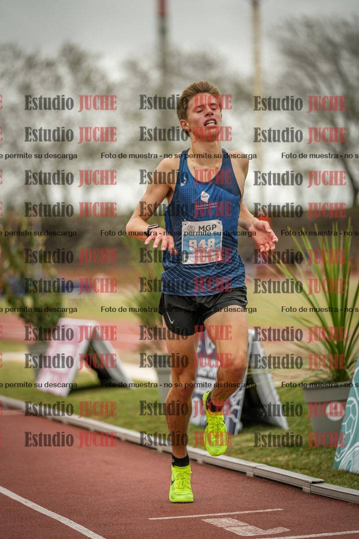 Fotos de los 3000 m con obstáculos de varones