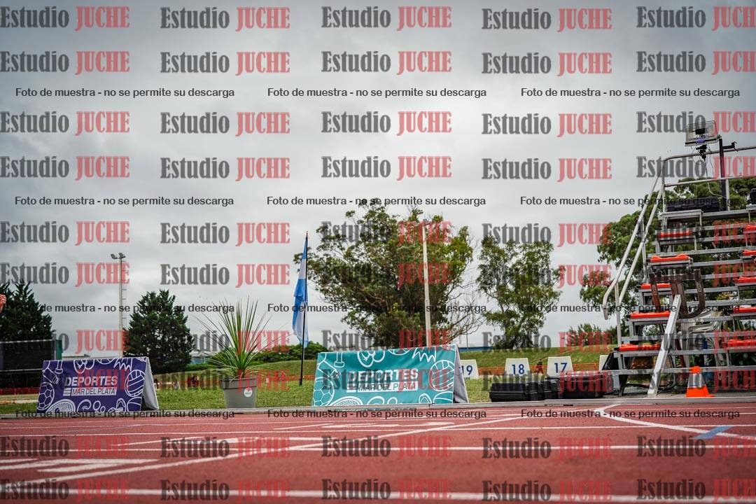 Fotos de los 3000 m con obstáculos de varones
