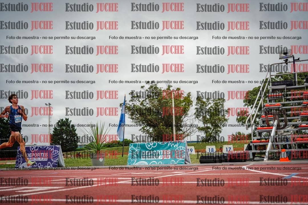 Fotos de los 3000 m con obstáculos de varones