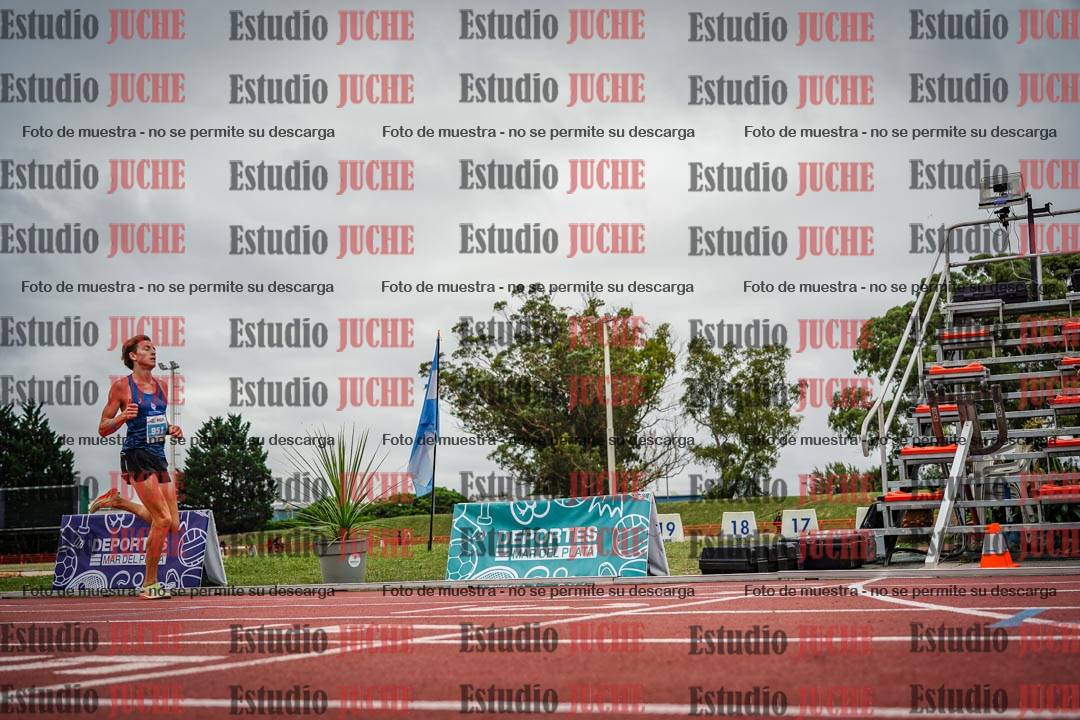 Fotos de los 3000 m con obstáculos de varones