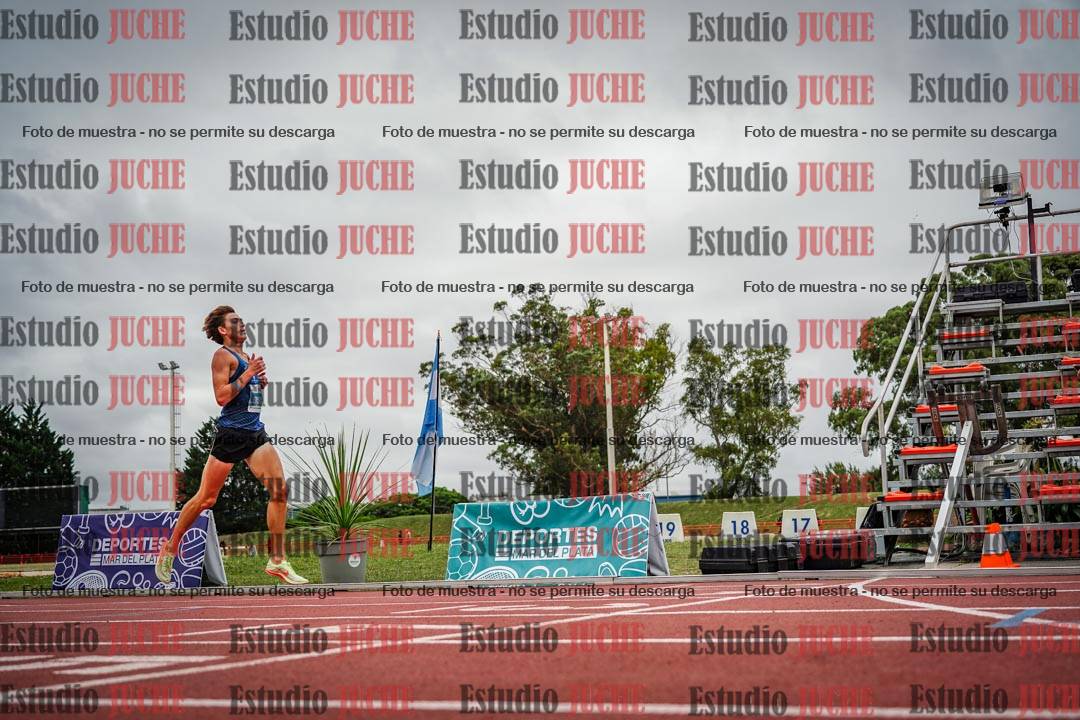 Fotos de los 3000 m con obstáculos de varones