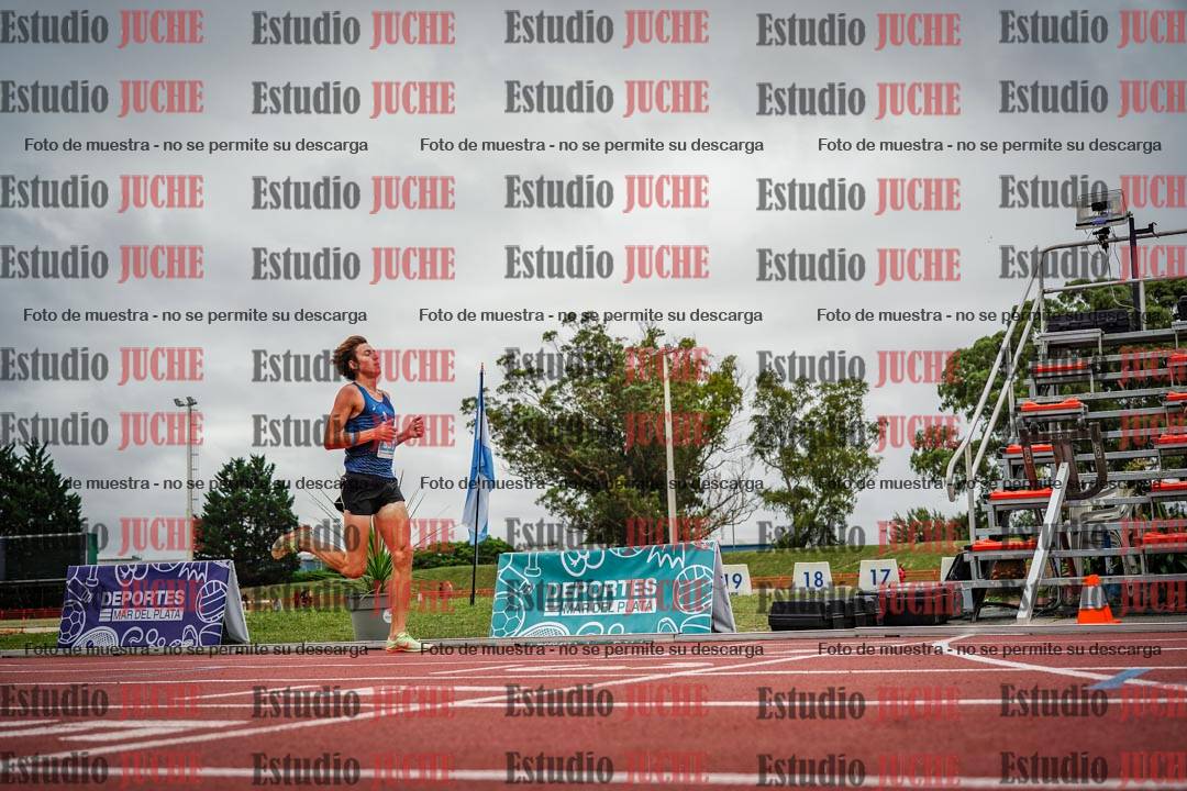 Fotos de los 3000 m con obstáculos de varones