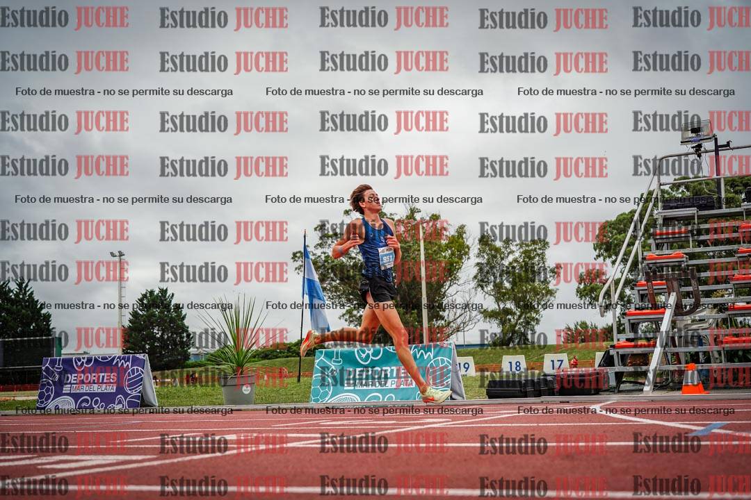 Fotos de los 3000 m con obstáculos de varones