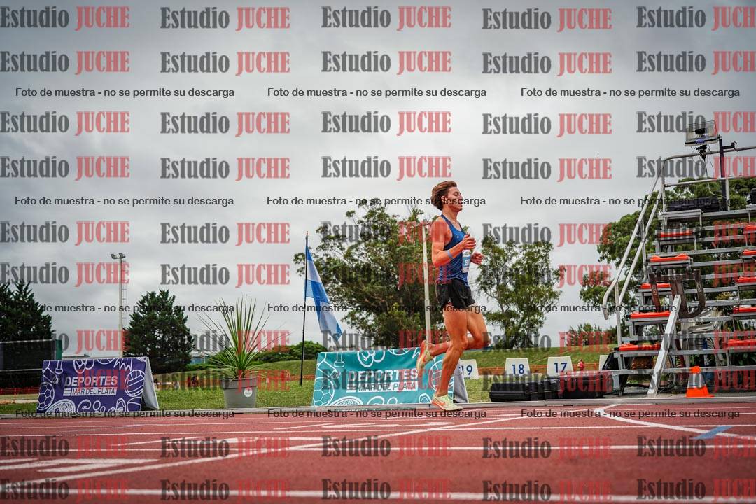 Fotos de los 3000 m con obstáculos de varones
