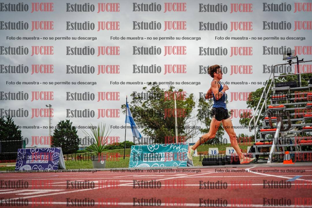 Fotos de los 3000 m con obstáculos de varones