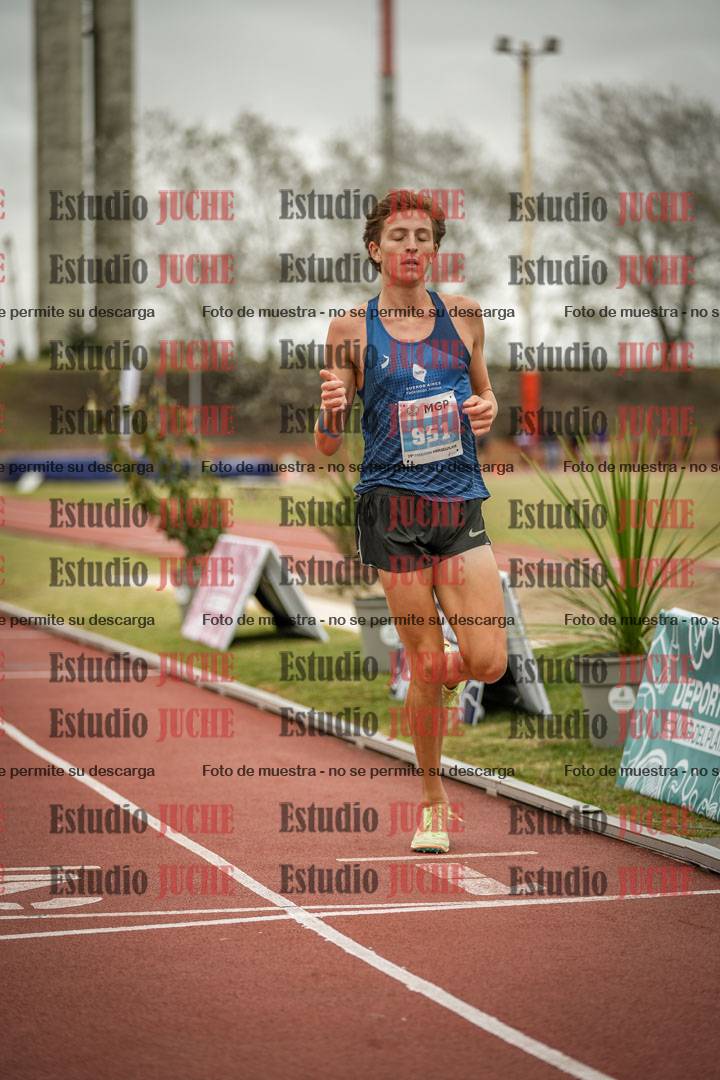 Fotos de los 3000 m con obstáculos de varones