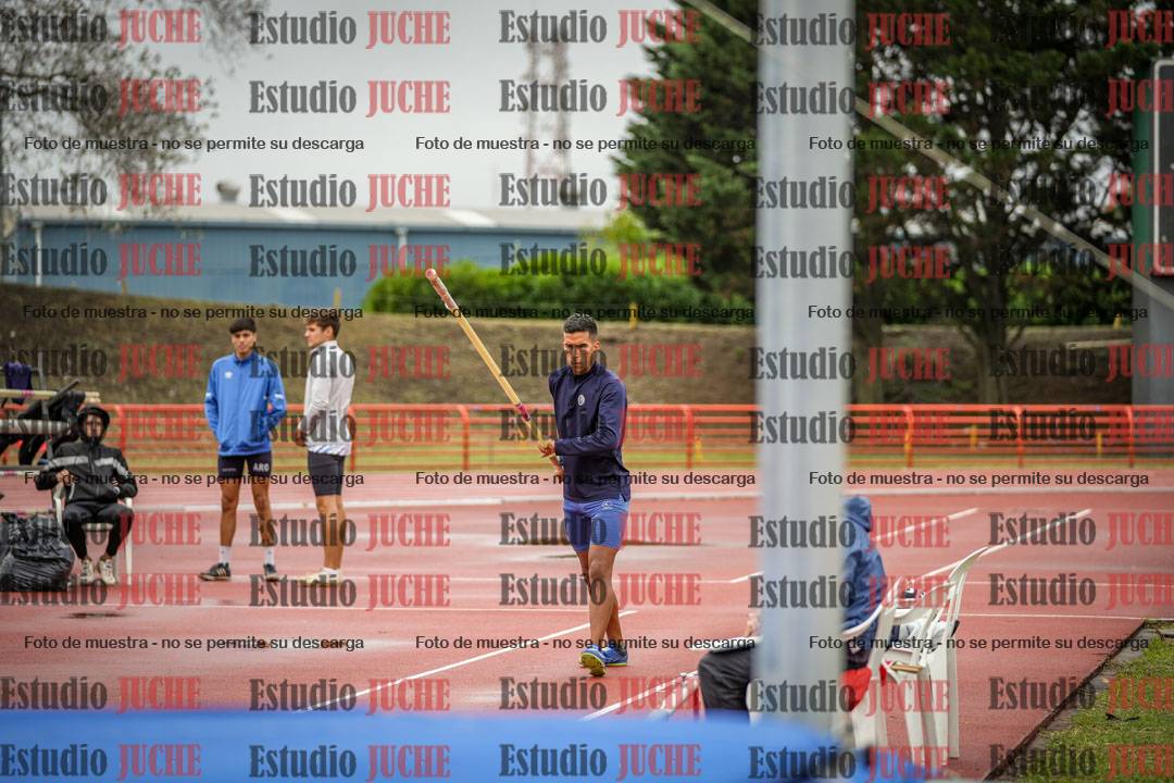Fotos del salto con garrocha de varones - decatlón 8