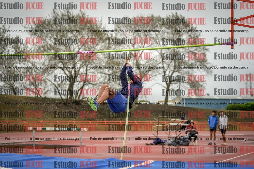 Fotos del salto con garrocha de varones - decatlón 8