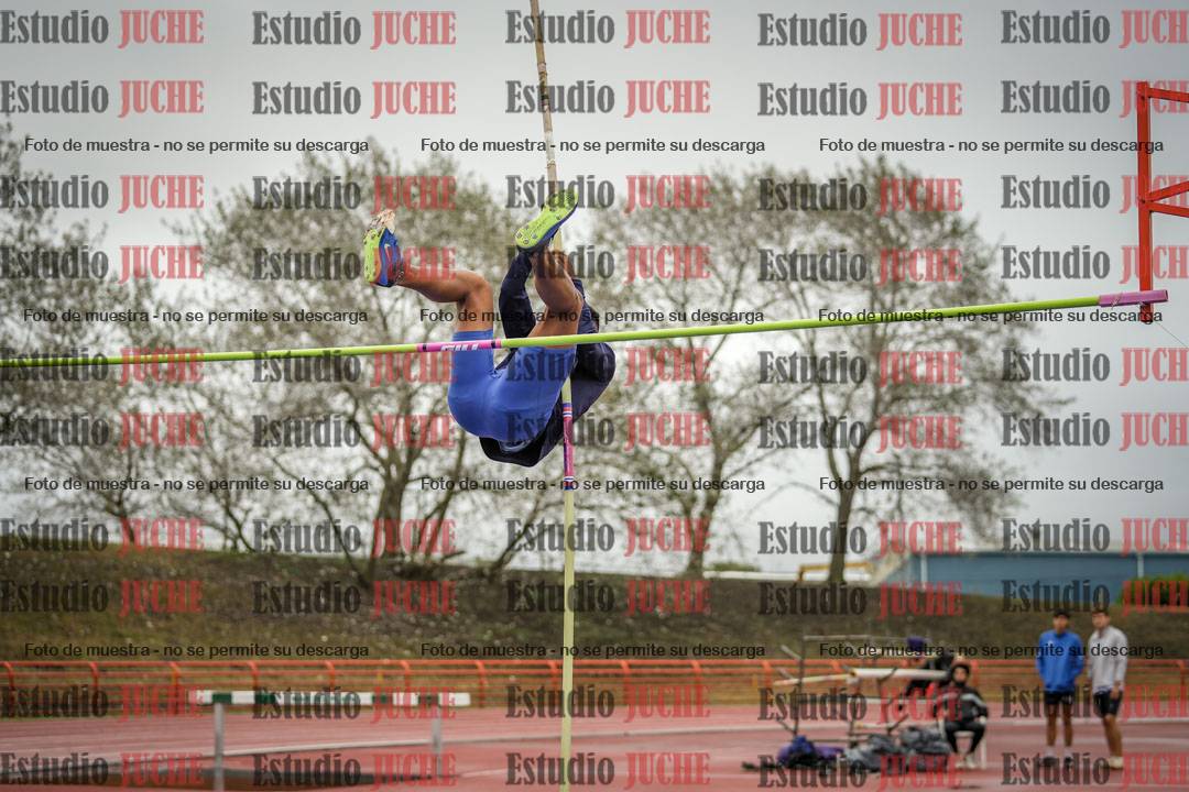 Fotos del salto con garrocha de varones - decatlón 8
