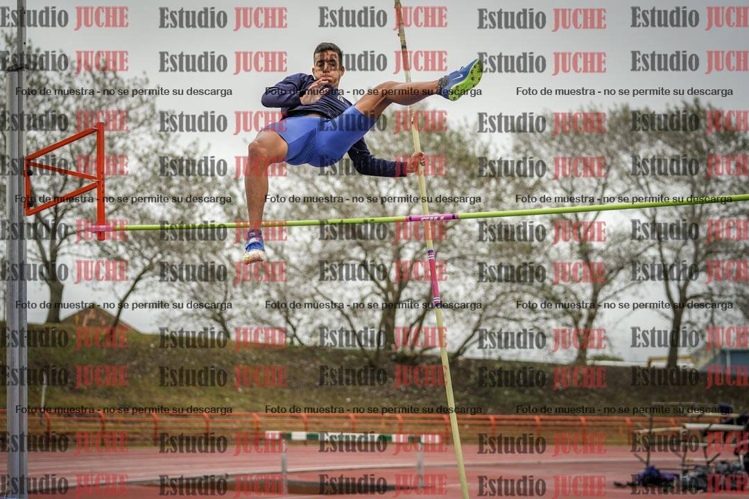 Fotos del salto con garrocha de varones - decatlón 8