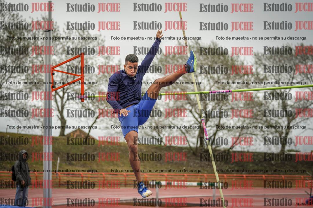 Fotos del salto con garrocha de varones - decatlón 8
