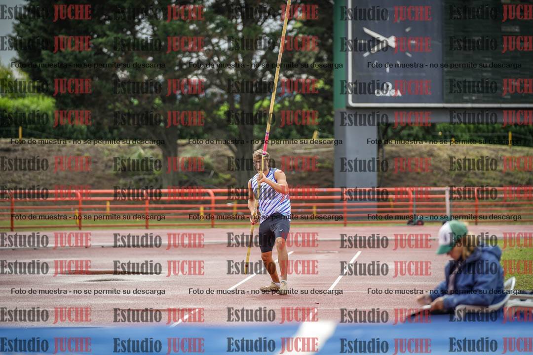 Fotos del salto con garrocha de varones - decatlón 8