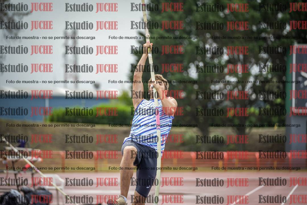 Fotos del salto con garrocha de varones - decatlón 8