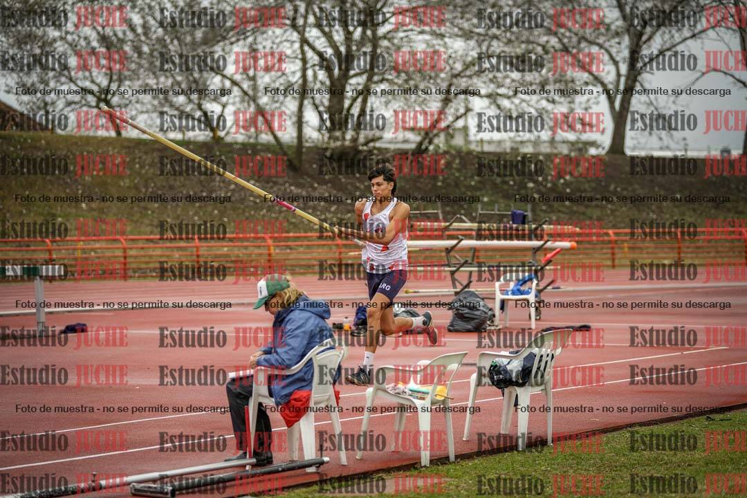 Fotos del salto con garrocha de varones - decatlón 8
