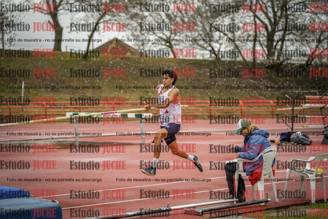 Fotos del salto con garrocha de varones - decatlón 8