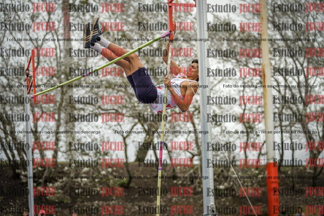 Fotos del salto con garrocha de varones - decatlón 8