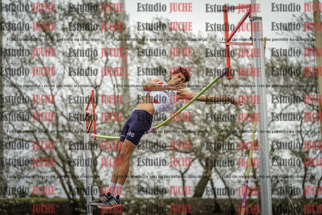 Fotos del salto con garrocha de varones - decatlón 8