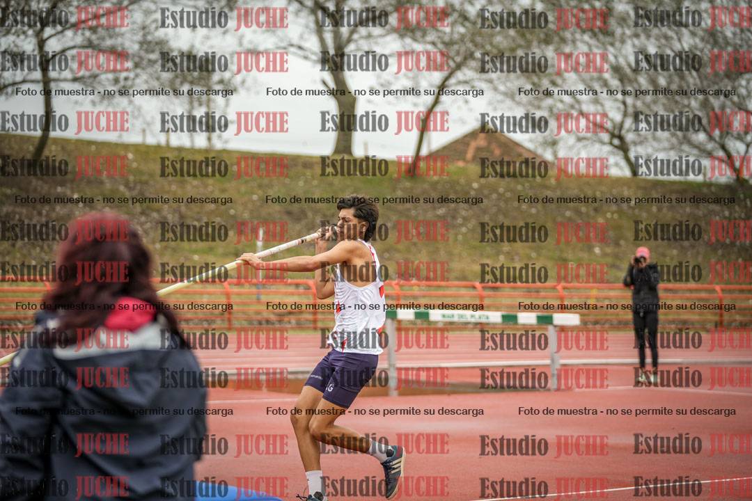Fotos del salto con garrocha de varones - decatlón 8
