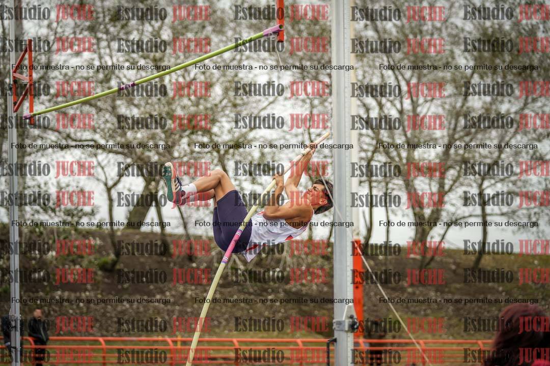 Fotos del salto con garrocha de varones - decatlón 8