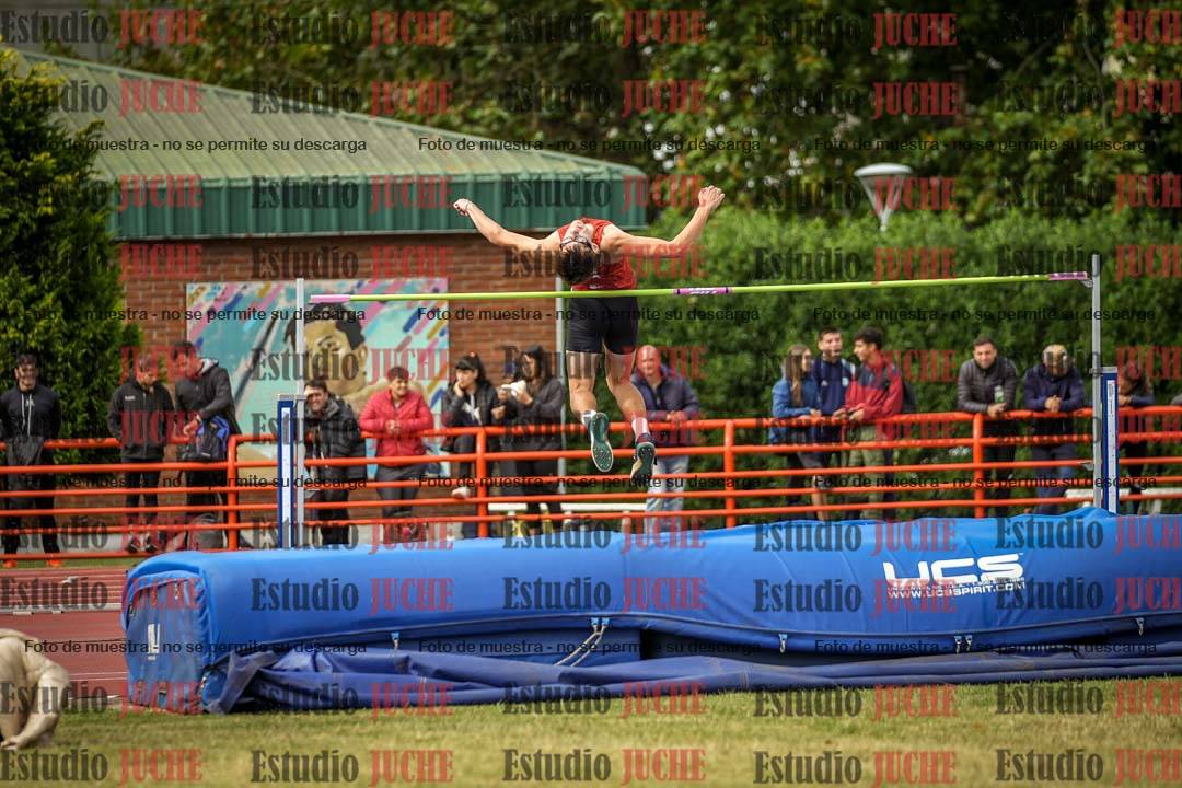 Fotos del salto en alto de varones