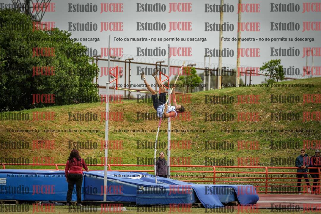 Fotos del salto con garrocha de varones - decatlón 8