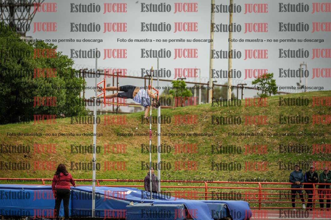 Fotos del salto con garrocha de varones - decatlón 8