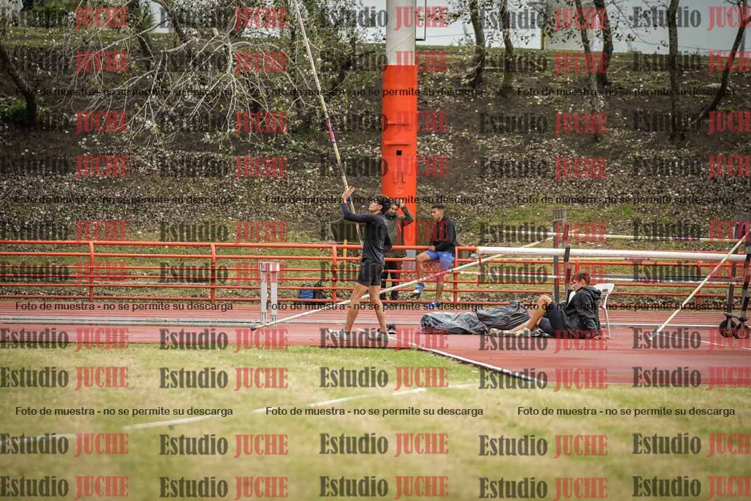 Fotos del salto con garrocha de varones - decatlón 8