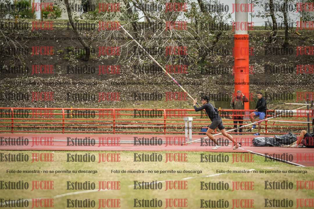 Fotos del salto con garrocha de varones - decatlón 8