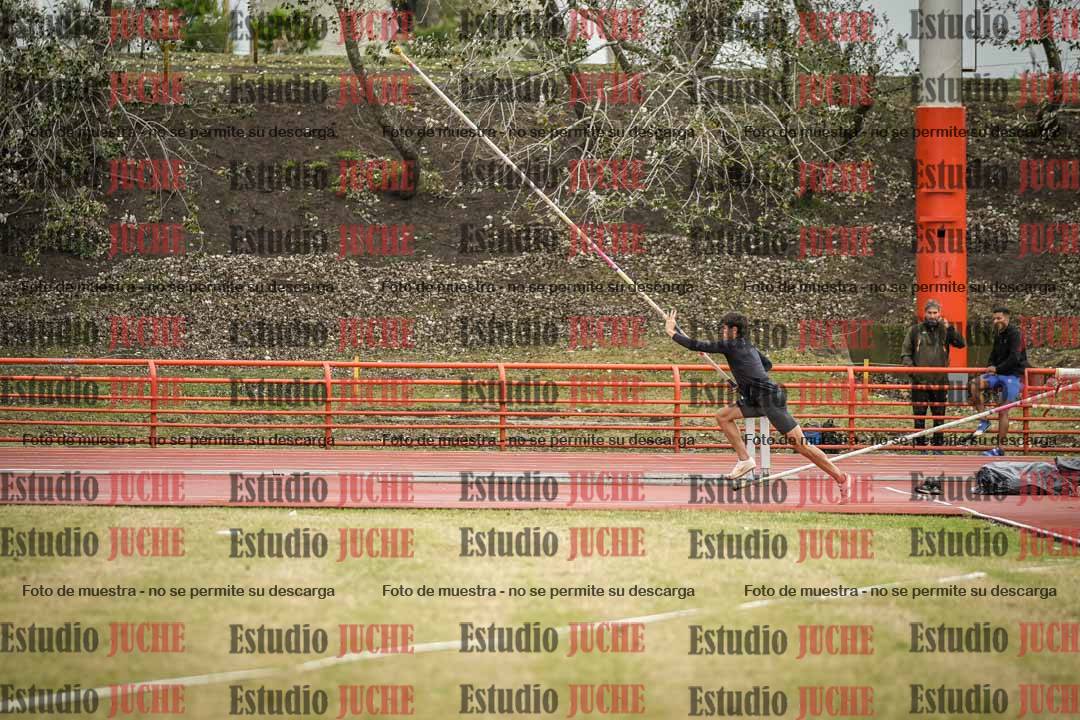 Fotos del salto con garrocha de varones - decatlón 8