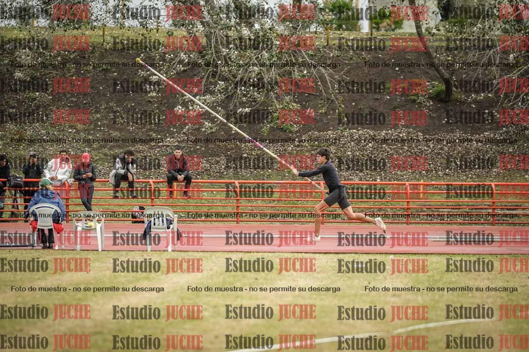 Fotos del salto con garrocha de varones - decatlón 8
