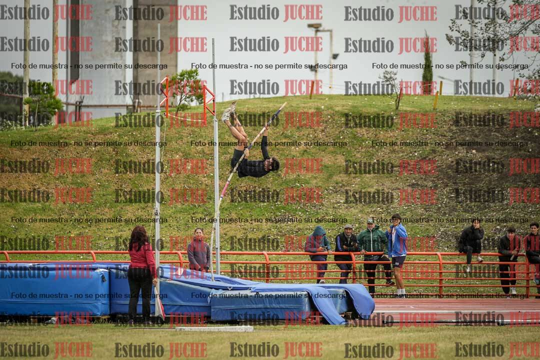 Fotos del salto con garrocha de varones - decatlón 8
