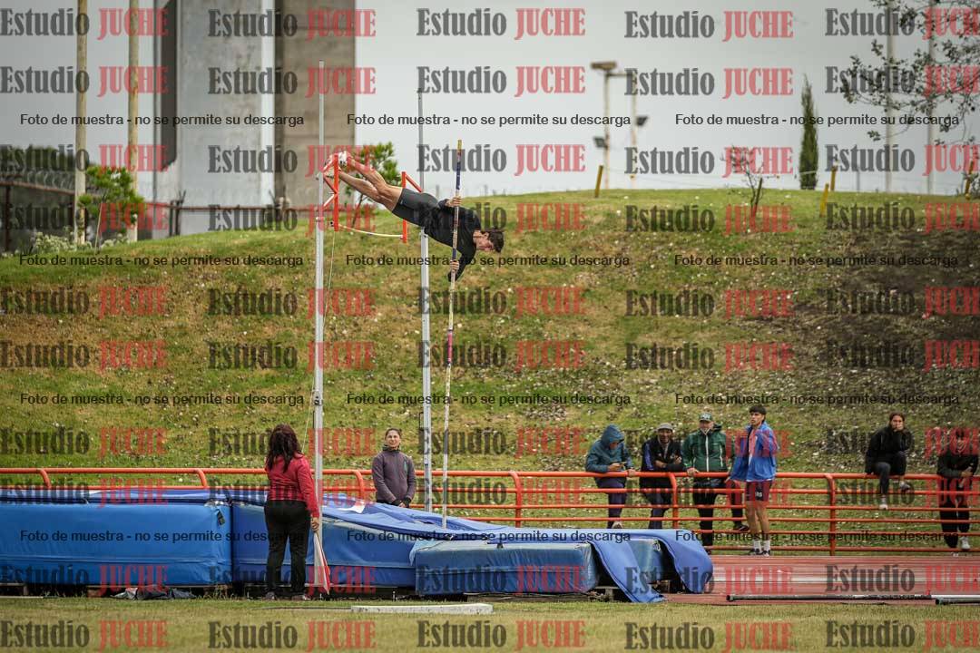Fotos del salto con garrocha de varones - decatlón 8
