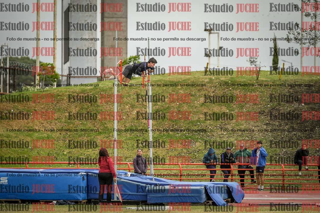 Fotos del salto con garrocha de varones - decatlón 8