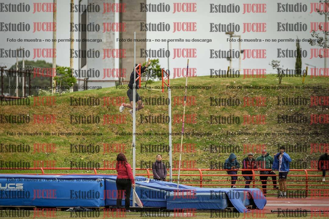Fotos del salto con garrocha de varones - decatlón 8