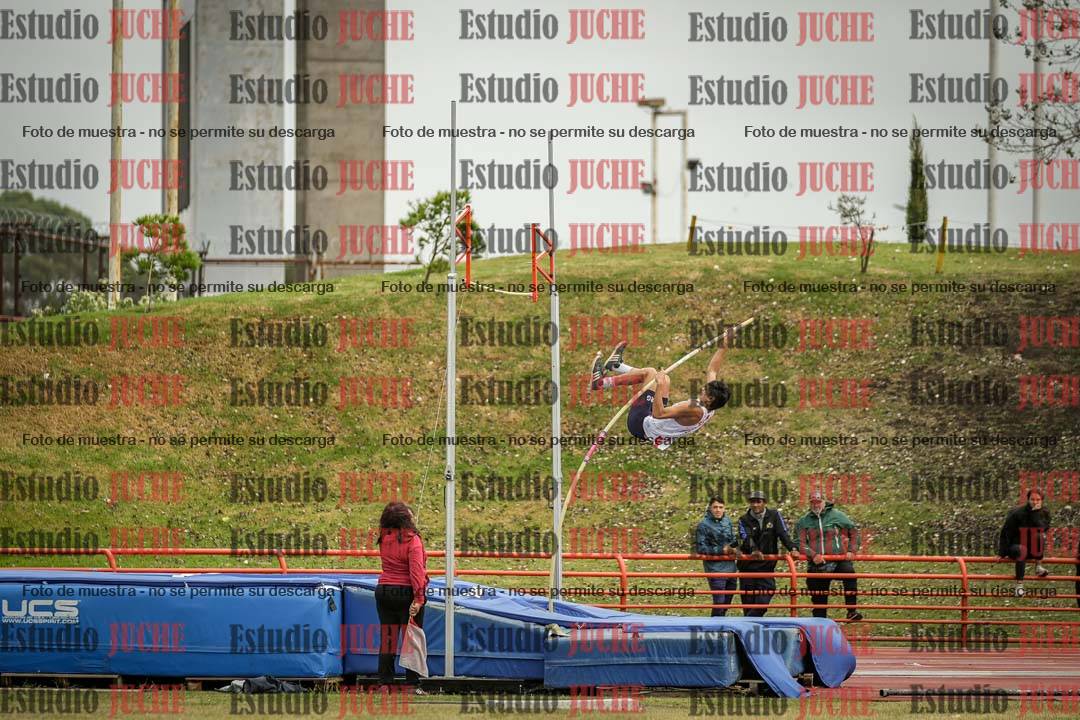 Fotos del salto con garrocha de varones - decatlón 8