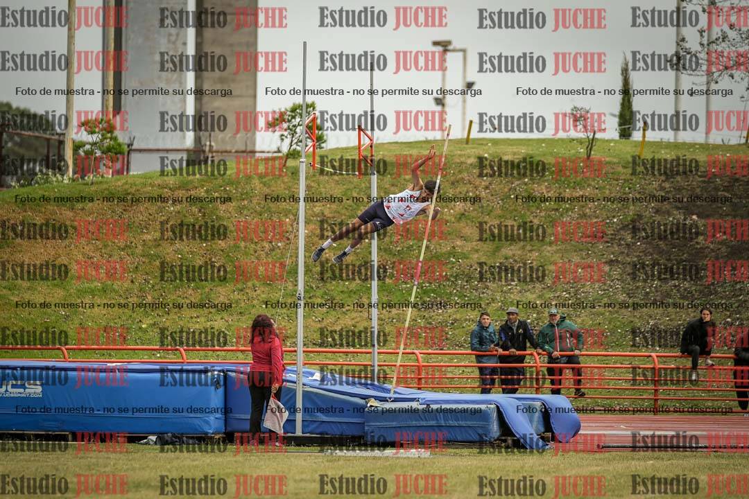 Fotos del salto con garrocha de varones - decatlón 8