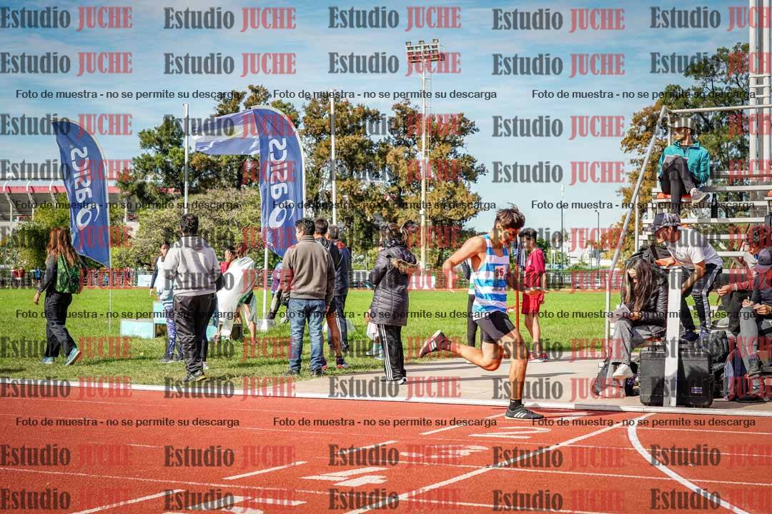 Fotos de los 600 m llanos de varones
