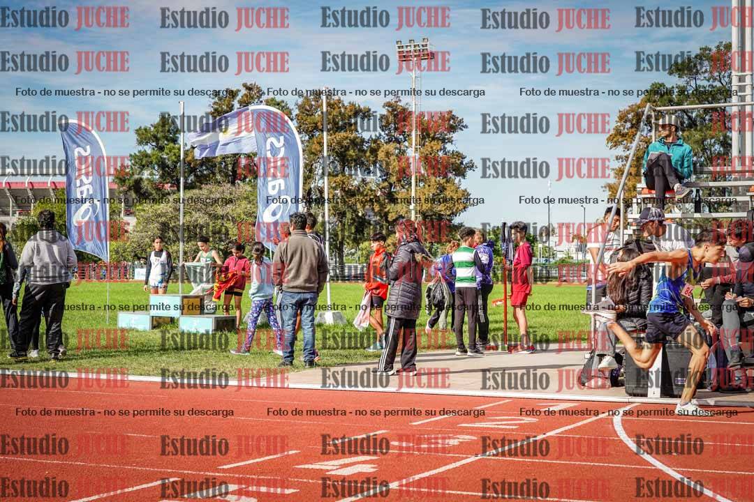 Fotos de los 600 m llanos de varones