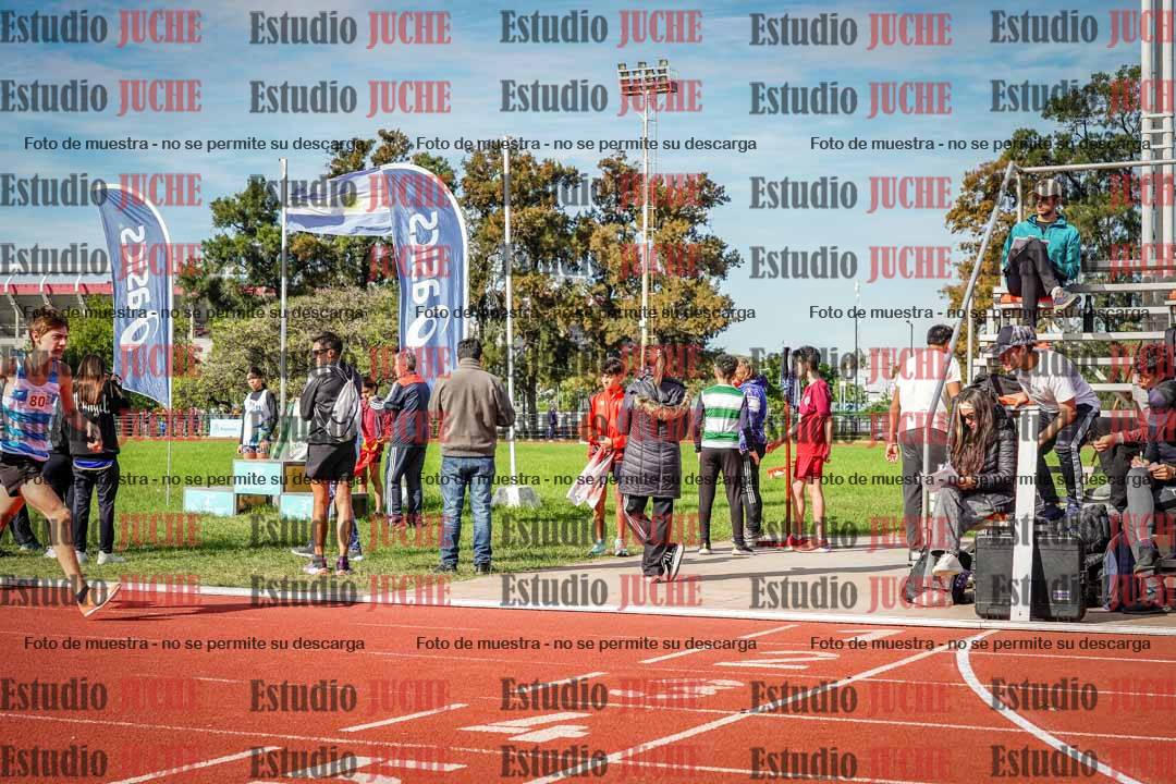 Fotos de los 600 m llanos de varones