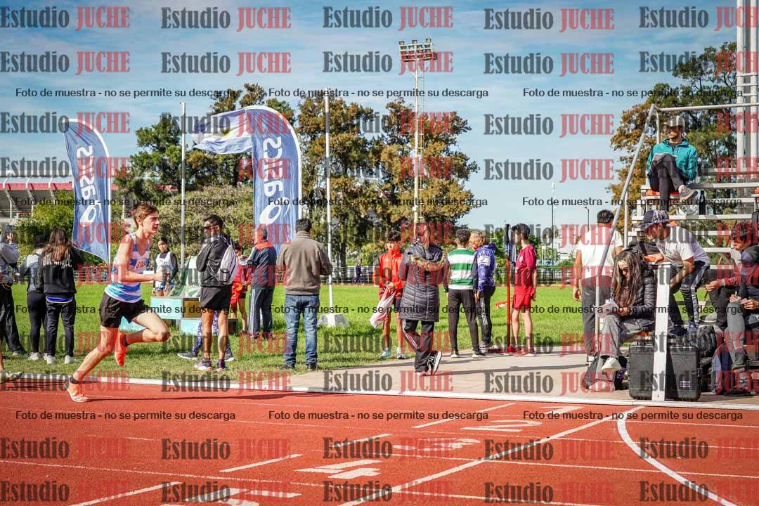 Fotos de los 600 m llanos de varones