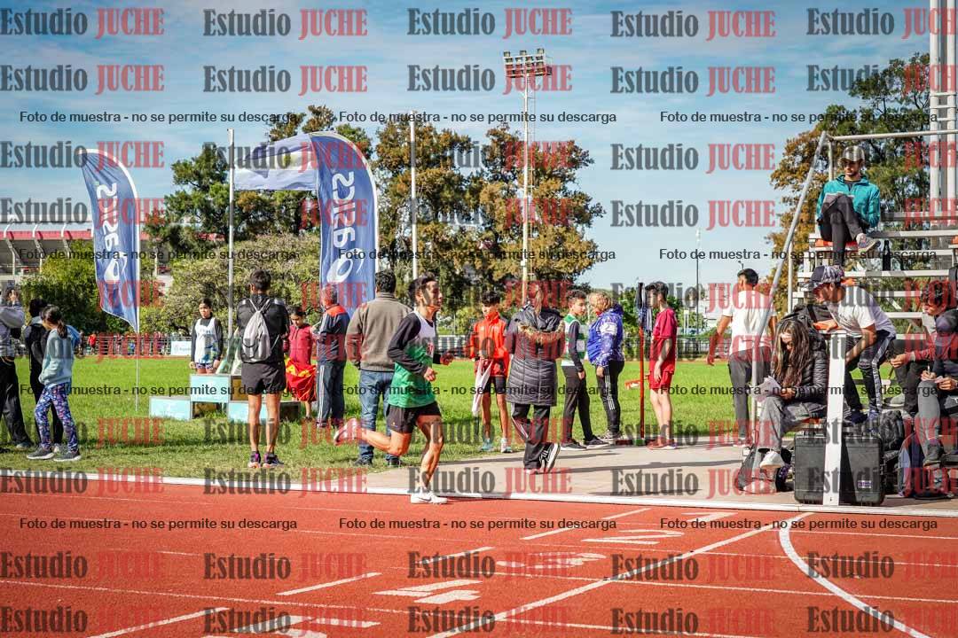 Fotos de los 600 m llanos de varones