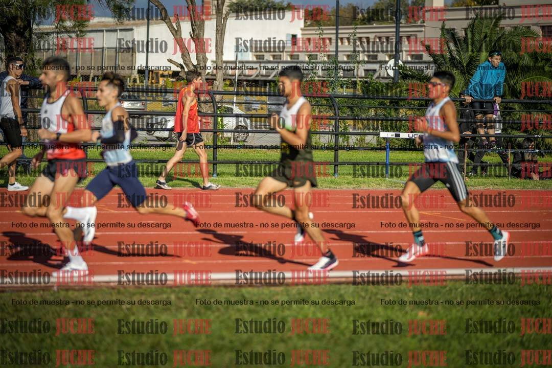 Fotos de los 3000 m llanos de varones