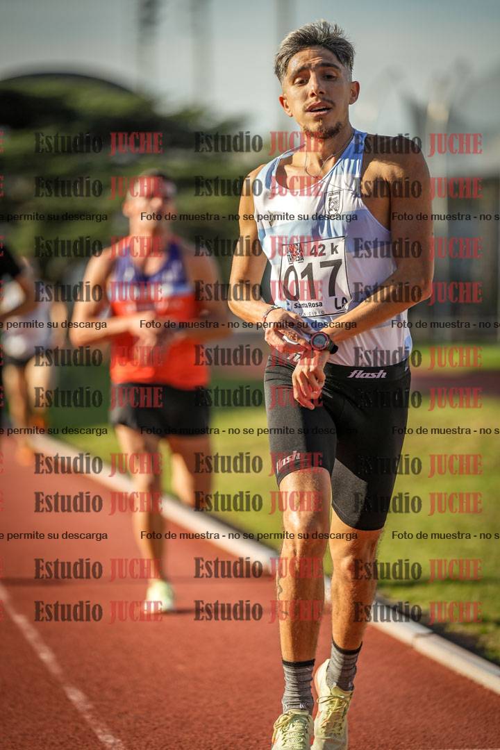 Fotos de los 3000 m llanos de varones