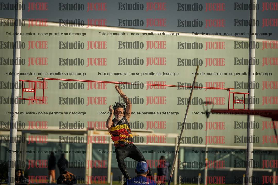 Fotos del salto con garrocha de mujeres y varones